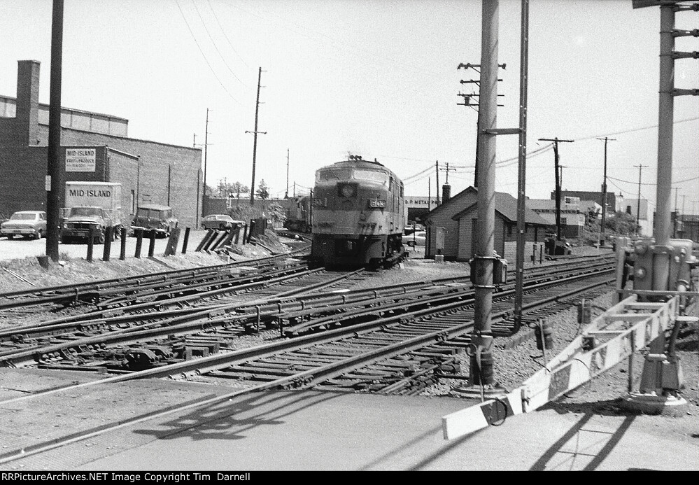 LI 603 heads up the Oyster Bay branch